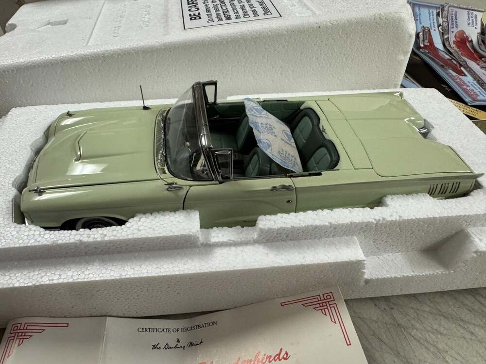 Danbury Mint 1960 Ford Thunderbird Convertible Hardtop Limited Edition Model Car